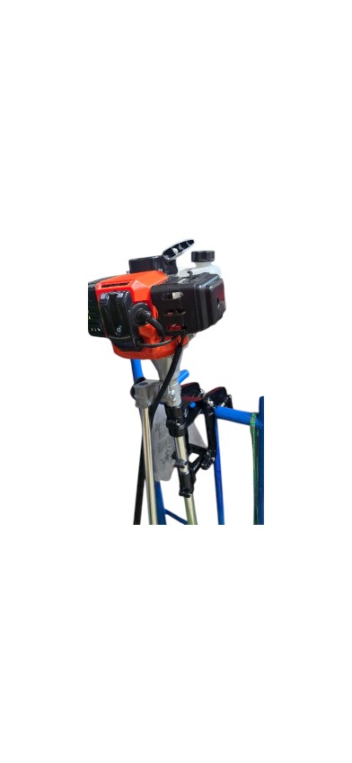 Cilindrada: 52 cc, 2,5 HP Motor: 1E44F-6, 2 tiempos, refrigerado por aire
