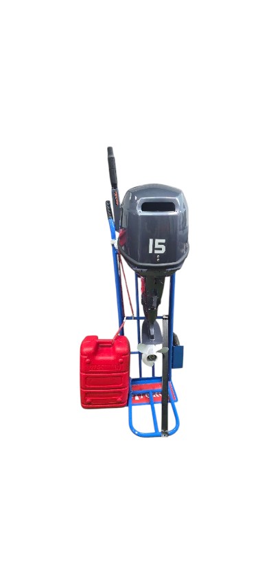 Cilindrada: 323 cc, 15 HP Motor: 4 tiempos, refrigeración por agua, 2 cilindros,