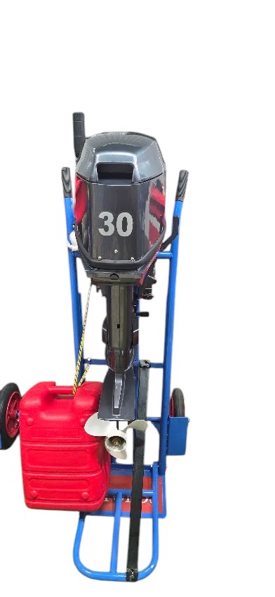 Cilindrada: 496 cc, 30 HP Motor: 2 tiempos, refrigeración por agua, 2 cilindros,